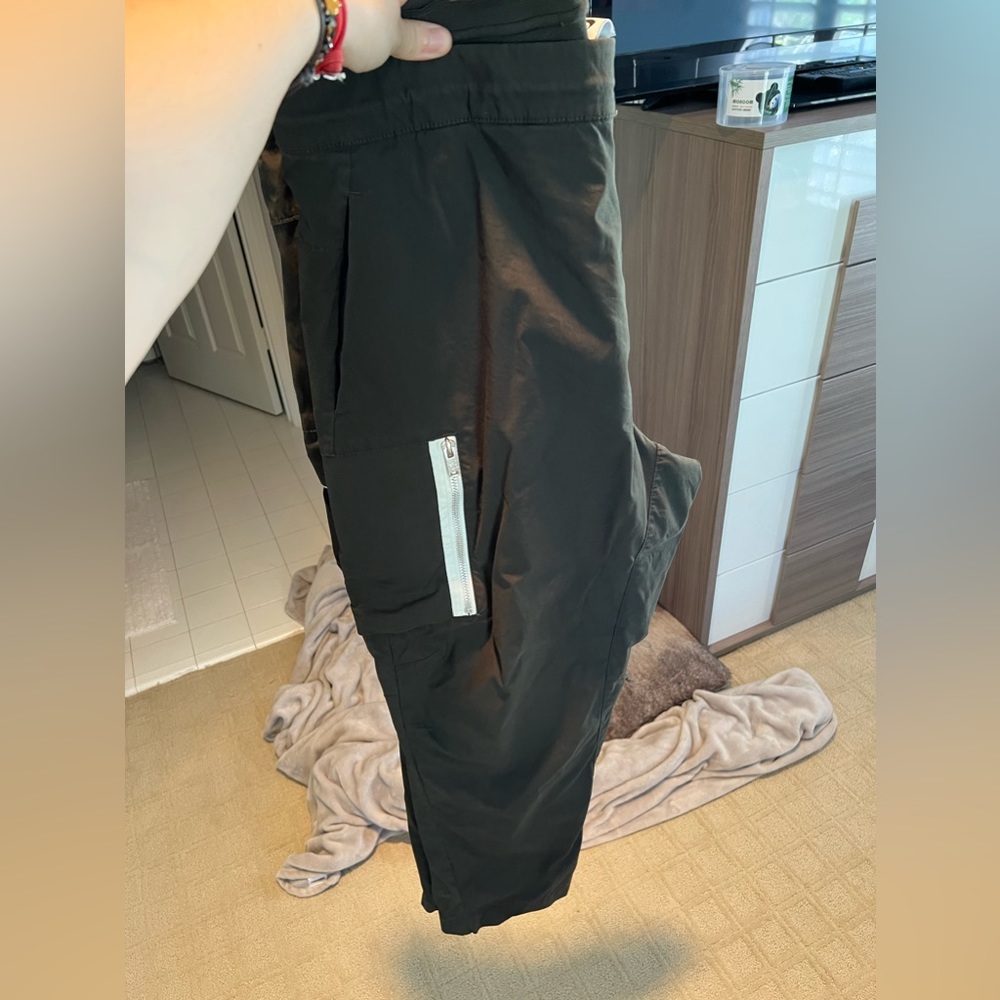 Nike pants. Army green. Very nice. With zipper and pockets.